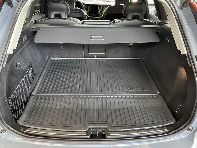 Volvo XC60 2.0 T6 Plug-in hybrid 350 pk AWD Inscription Long Range Luchtvering Trekhaak Nappa Leder Pilot Assist Rondzicht Camera Panoramadak Massage + Comfortstoelen + verwarming Harman Kardon Audio Adaptieve Cruise Control 1e Eigenaar keurig netjes !