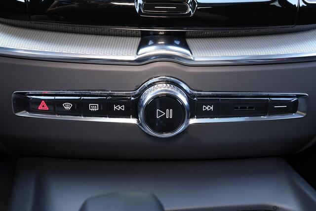 Volvo XC60 T6 Recharge AWD Core Bright - LONG RANGE - Panorama/schuifdak - IntelliSafe Assist & Surround - Adaptieve LED koplampen - Parkeercamera achter - Verwarmde voorstoelen, stuur & achterbank - Parkeersensoren voor & achter - Draadloze tel. lader - Standkachel