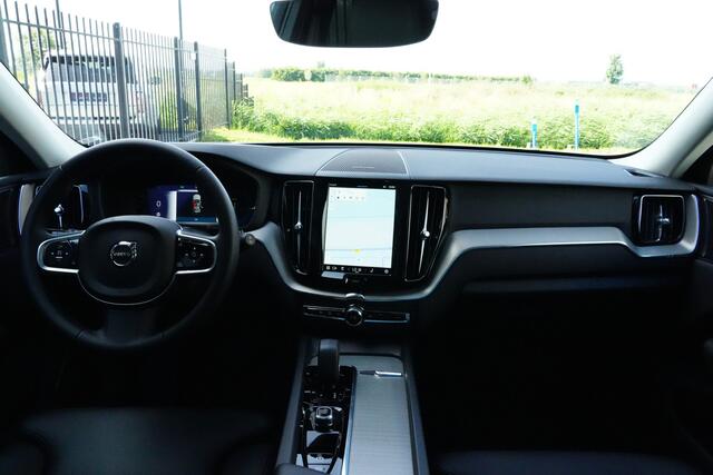 Volvo XC60 2.0 T6 Plug-in hybrid AWD Plus Dark 350pk Panoramadak/HarmanKardonn/360Camera