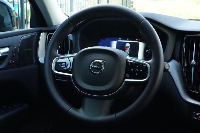 Volvo XC60 2.0 T6 Plug-in hybrid AWD Plus Dark 350pk Panoramadak/HarmanKardonn/360Camera