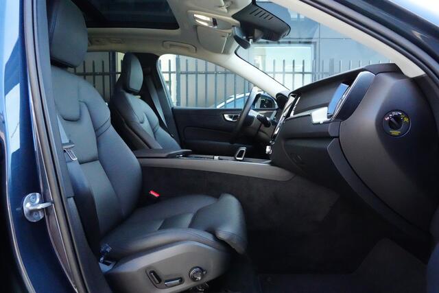 Volvo XC60 2.0 T6 Plug-in hybrid AWD Plus Dark 350pk Panoramadak/HarmanKardonn/360Camera