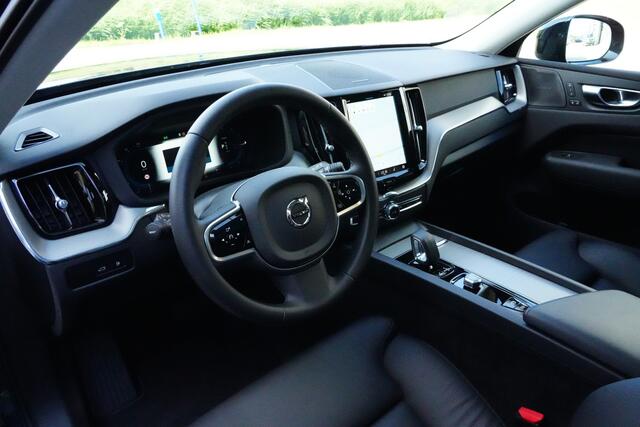 Volvo XC60 2.0 T6 Plug-in hybrid AWD Plus Dark 350pk Panoramadak/HarmanKardonn/360Camera