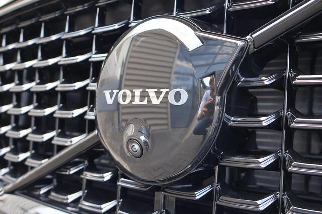 Volvo XC60 2.0 T6 Plug-in hybrid AWD Ultra Black Edition Luchtvering | Bowers & Wilkins | Geventileerd leder
