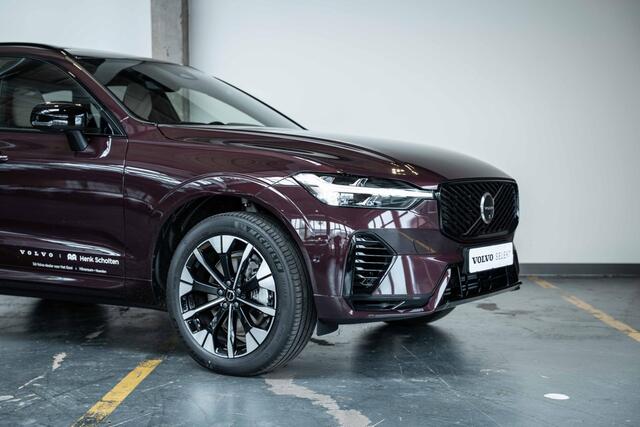 Volvo XC60 2.0 T6 Plug-in hybrid AWD Plus Dark | Nieuw model | Panoramadak | Head-up display | Longe range | Harman Kardon Premium Audio | 360° parkeercamera | Stoelverwarming | Parkeersensoren voor + achter | Google infotainment | Parkeerverwarming |