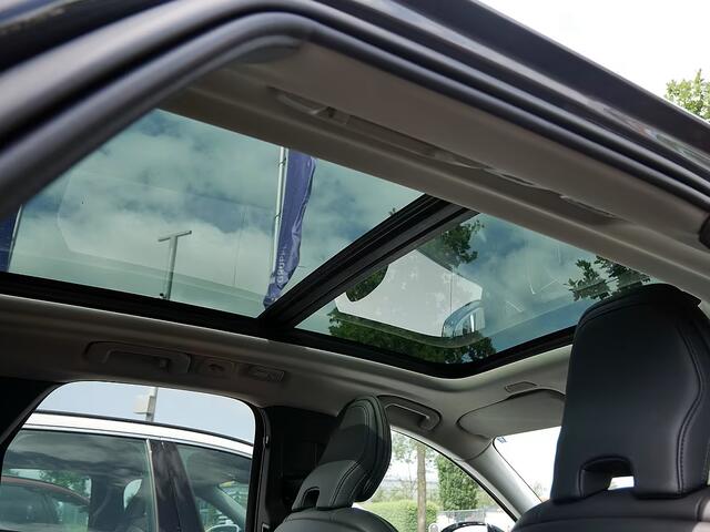 Volvo XC60 2.0 T8 Plug-in hybrid AWD Plus Dark (335kW/455PK) FULL OPTION (PANO / TREKH) ** 1e EIG - Ex VOLVO) ** INFORMEER OOK NAAR ONZE AANTREKKELIJKE FINANCIAL-LEASE TARIEVEN **