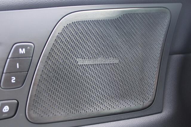 Volvo XC60 Recharge T6 AWD 350PK Automaat R-Design | Trekhaak | Long Range | H&K | ACC | Panoramadak | Google | 19"LMV |