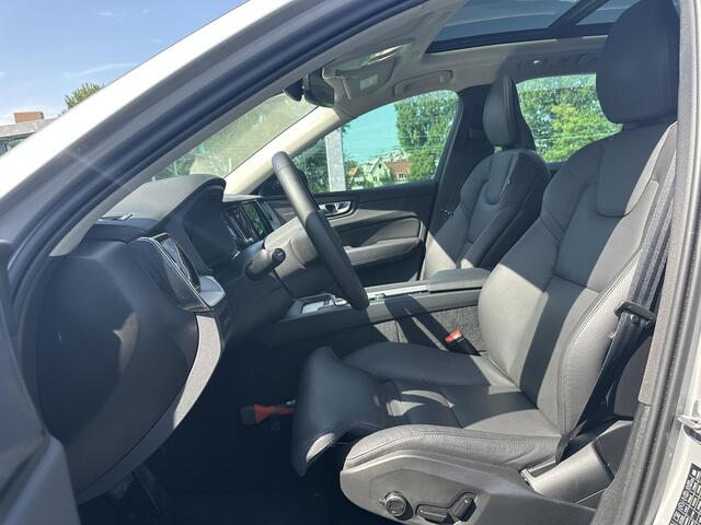 Volvo XC60 2.0 T6 Plug-in hybrid AWD Ultra Dark / Trekhaak / Pano. dak / 360 camera / Head-up display / Elek. verstelbare stoelen / Stuur + stoelverwarming / BLIS / Harman Kardon /