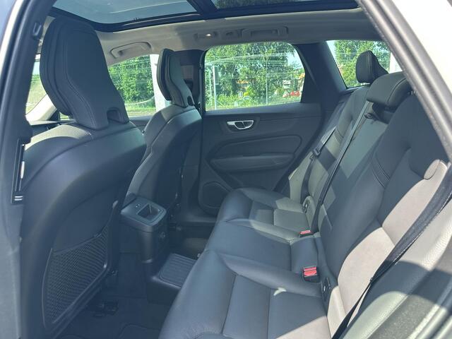 Volvo XC60 2.0 T6 Plug-in hybrid AWD Ultra Dark / Trekhaak / Pano. dak / 360 camera / Head-up display / Elek. verstelbare stoelen / Stuur + stoelverwarming / BLIS / Harman Kardon /