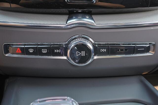 Volvo XC60 T6 Recharge AWD Plus Black Edition - LONG RANGE - Luchtvering - Panorama/schuifdak - IntelliSafe Assist & Surround - 360º Camera - Harman/Kardon audio - Adaptieve LED koplampen - Verwarmde voorstoelen, stuur & achterbank - Parkeersensoren voor & achter - 