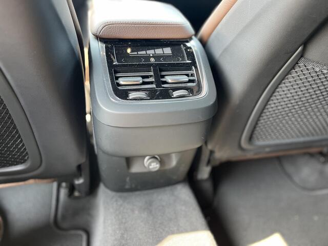 Volvo XC60 2.0 T5 Inscription | Leder | Stoelverwarming | Park.Camera | Verw. Voorruit | Trekhaak |