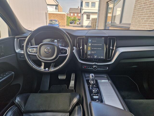 Volvo XC60 2.0 T8 Twin Engine AWD R-Design Luchtvering | Pano | Camera