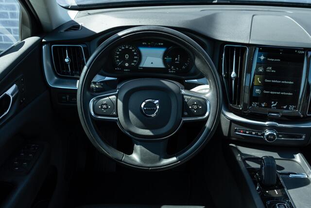 Volvo XC60 T6 Plug-in hybrid AWD Inscription | Navi | Elek. Stoelen | Memory | Stuurverwarming | Adaptieve Cruise | 360 Camera | Dodehoekdetectie | BLIS | Standkachel | LED | Stoelverwarming Voor + Achter | DAB | Voorruit Verwarming | 19" LM