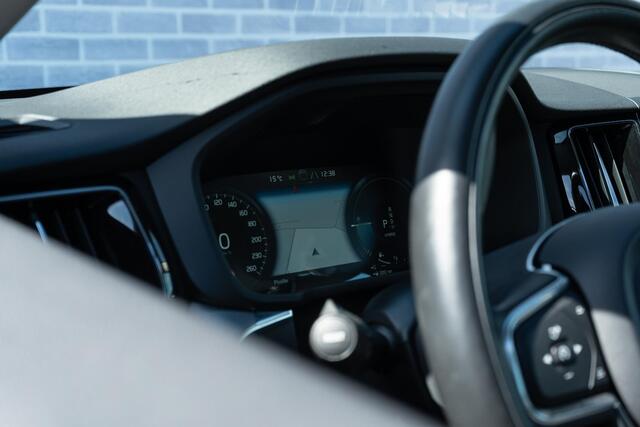 Volvo XC60 T6 Plug-in hybrid AWD Inscription | Navi | Elek. Stoelen | Memory | Stuurverwarming | Adaptieve Cruise | 360 Camera | Dodehoekdetectie | BLIS | Standkachel | LED | Stoelverwarming Voor + Achter | DAB | Voorruit Verwarming | 19" LM