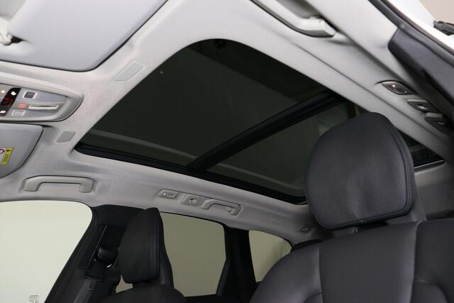 Volvo XC60 Recharge T6 AWD Plus Dark - LONG RANGE - Luchtvering - Panorama/schuifdak - IntelliSafe Assist & Surround - 360º Camera - Harman/Kardon audio - Adaptieve LED koplampen - Verwarmde voorstoelen, stuur & achterbank - Parkeersensoren voor & achter - Elektr. b
