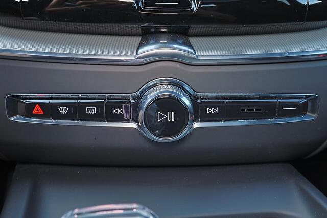 Volvo XC60 T6 Recharge AWD Plus Black Edition - LONG RANGE - Panorama/schuifdak - IntelliSafe Assist & Surround - 360º Camera - Bowers & Wilkins audio - Adaptieve LED koplampen - Verwarmde voorstoelen, stuur & achterbank - Parkeersensoren voor & achter - Elektr. bed