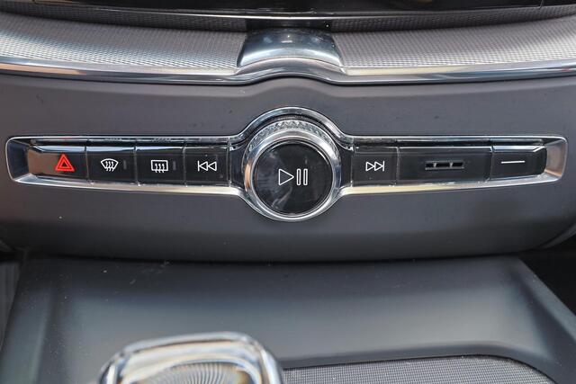 Volvo XC60 T8 Recharge AWD Inscription - Panorama/schuifdak - IntelliSafe Assist - Parkeercamera achter - Parkeersensoren voor & achter - Elektr. bedienb. bestuurdersstoel met geheugen - Extra getint glas - 19' LMV