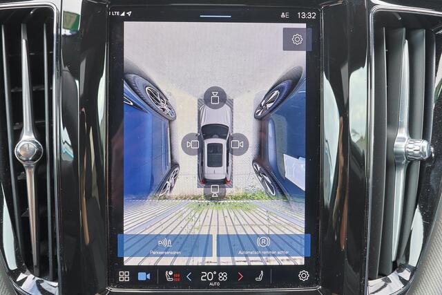 Volvo XC60 T6 Recharge AWD Plus Black Edition - LONG RANGE - Luchtvering - Panorama/schuifdak - IntelliSafe Assist & Surround - 360º Camera - Adaptieve LED koplampen - Verwarmde voorstoelen, stuur & achterbank - Parkeersensoren voor & achter - Elektr. bedienb. voors
