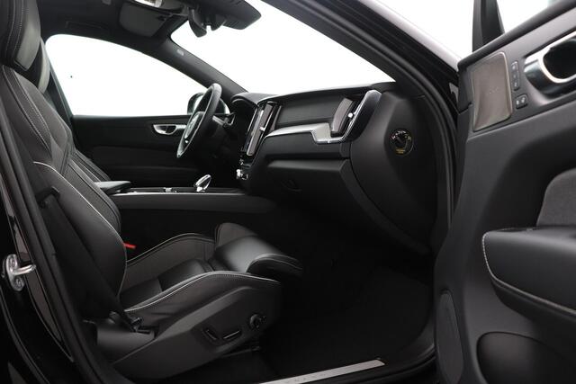 Volvo XC60 T6 Plug-in hybrid Ultra Black Edition | Panoramadak | Trekhaak | Head-Up | 360 Camera | ACC | 21 Inch