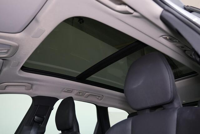 Volvo XC60 T6 Recharge AWD Ultimate Dark - Panorama/schuifdak - IntelliSafe Assist & Surround - 360º Camera - Harman/Kardon audio - Adaptieve LED koplampen - Verwarmde voorstoelen, stuur & achterbank - Parkeersensoren voor & achter - Elektr. bedienb. voorstoelen met