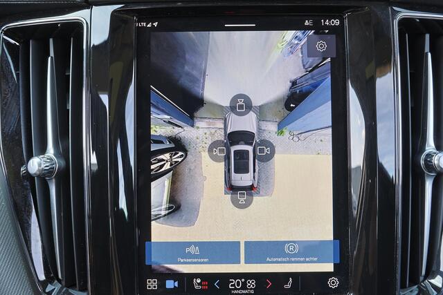 Volvo XC60 T6 Recharge AWD Ultimate Dark - Panorama/schuifdak - IntelliSafe Assist & Surround - 360º Camera - Harman/Kardon audio - Adaptieve LED koplampen - Verwarmde voorstoelen, stuur & achterbank - Parkeersensoren voor & achter - Elektr. bedienb. voorstoelen met