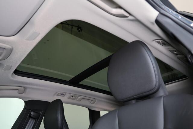 Volvo XC60 T6 Recharge AWD Plus Dark - LONG RANGE - Panorama/schuifdak - IntelliSafe Assist & Surround - 360º Camera - Harman/Kardon audio - Adaptieve LED koplampen - Verwarmde voorstoelen, stuur & achterbank - Parkeersensoren voor & achter - Elektr. bedienb. voorst