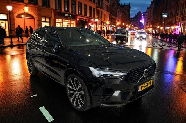 Volvo XC60 2.0 T6 AWD Long Range 293kW/399pk Aut8 Plus Dark PANORAMADAK + HARMAN/KARDON + PILOT ASSIST + GOOGLE DASH + CAMERA + KEYLESS ENTRY&GO + LANE ASSIST + EL.TREKHAAK + STOEL-&STUURVERWARMING + PARKSENSOREN V&A + 21" LM-VELGEN!!