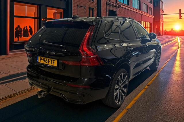 Volvo XC60 2.0 T6 AWD Long Range 293kW/399pk Aut8 Plus Dark PANORAMADAK + HARMAN/KARDON + PILOT ASSIST + GOOGLE DASH + CAMERA + KEYLESS ENTRY&GO + LANE ASSIST + EL.TREKHAAK + STOEL-&STUURVERWARMING + PARKSENSOREN V&A + 21" LM-VELGEN!!