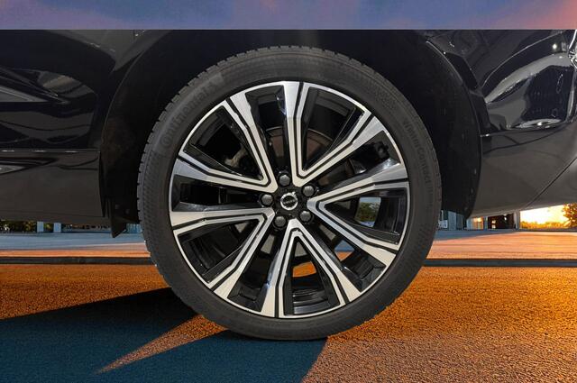 Volvo XC60 2.0 T6 AWD Long Range 293kW/399pk Aut8 Plus Dark PANORAMADAK + HARMAN/KARDON + PILOT ASSIST + GOOGLE DASH + CAMERA + KEYLESS ENTRY&GO + LANE ASSIST + EL.TREKHAAK + STOEL-&STUURVERWARMING + PARKSENSOREN V&A + 21" LM-VELGEN!!
