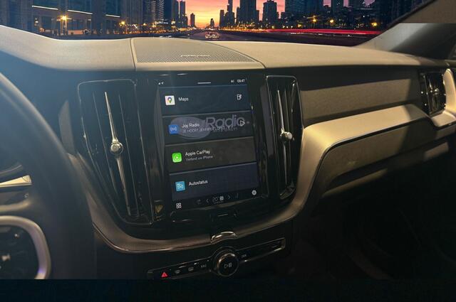 Volvo XC60 2.0 T6 AWD Long Range 293kW/399pk Aut8 Plus Dark PANORAMADAK + HARMAN/KARDON + PILOT ASSIST + GOOGLE DASH + CAMERA + KEYLESS ENTRY&GO + LANE ASSIST + EL.TREKHAAK + STOEL-&STUURVERWARMING + PARKSENSOREN V&A + 21" LM-VELGEN!!