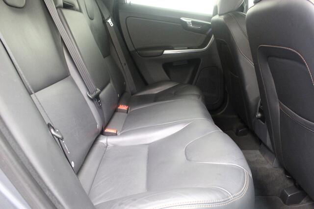 Volvo XC60 T5 245pk Polar+ | Rijklaarprijs | Trekhaak |