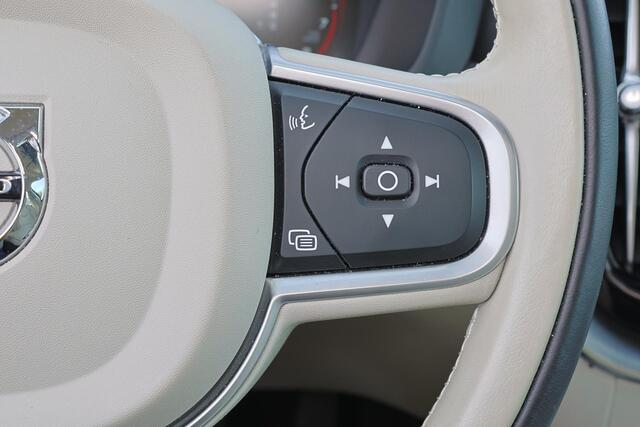Volvo XC60 T5 Momentum - Parkeercamera achter - Parkeersensoren achter - Apple Carplay & Android Auto - High Performance audio - Cruise control - Elektr. inklapbare trekhaak - 19' LMV