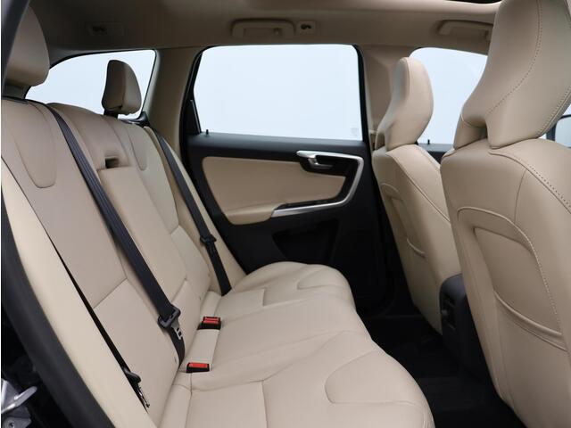 Volvo XC60 T5 Polar+ / Trekhaak / Pan. dak / Adapt. cruise / Standkachel / Stoel+voorruitverwarming