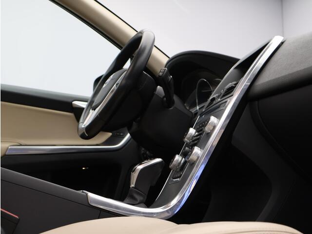 Volvo XC60 T5 Polar+ / Trekhaak / Pan. dak / Adapt. cruise / Standkachel / Stoel+voorruitverwarming