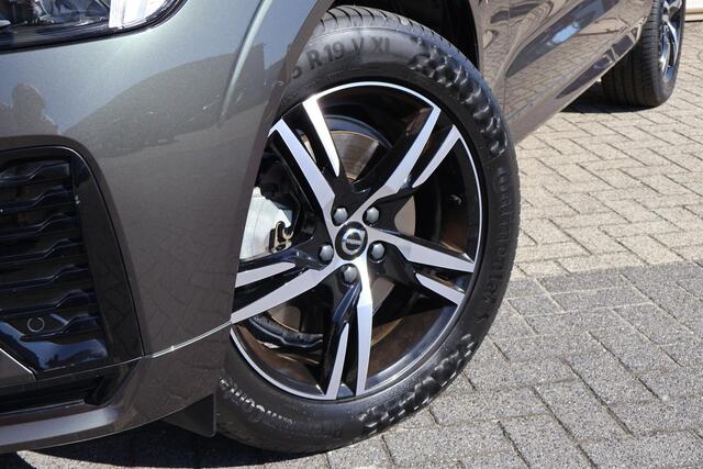 Volvo XC60 2.0 Recharge T6 AWD R-Design l Google l Pano l