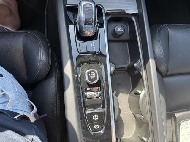 Volvo XC60 2.0 T8 Twin Engine R-Design FULL OPTION