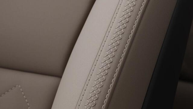 Volvo XC60 2.0 T6 Plug-in hybrid AWD Plus Bright | Verwacht Sept. 2025 | Schuif/Kantel Panoramadak | Head-Up Display | 360º Camera | Actieve Luchtvering | 20" Lichtmetalen Wielen
