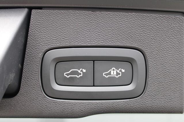 Volvo XC60 T6 Plug-in hybrid AWD Plus Black Edition | Luchtvering | 360 graden camera | Stoel ventilatie | Full LED