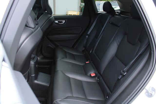 Volvo XC60 T8 455 pk Plug-in hybrid AWD Plus Bright | Trekhaak | Harman Kardon | Verw. voorruit