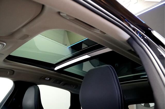 Volvo XC60 2.0 T8 AWD 287kW/390pk Aut8 Plug-In Hybrid Ultimate Bright LUCHTVERING + BOWERS&WILKINS + PANORAMADAK + STOELMASSAGE + STANDKACHEL + + PILOT ASSIST + ADAPT.CRUISE + STOELVERWARMING&-VENTILATIE + 360 CAMERA + STUURVERWARMING + PARKSENSOREN + 22" LM-VELGEN!