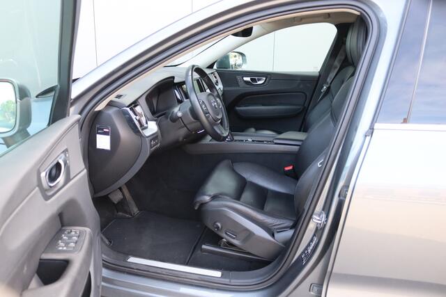 Volvo XC60 2.0 T8 Twin Engine AWD Momentum Pro Open-dak/Trekhaak/Camera/Leder/Carplay-android