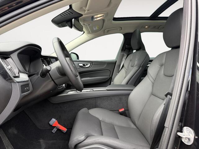Volvo XC60 2.0 T6 Plug-in hybrid AWD Ultra Dark | Harman/Kardon Audio | Panoramadak | Trekhaak | Stoelverwarming |