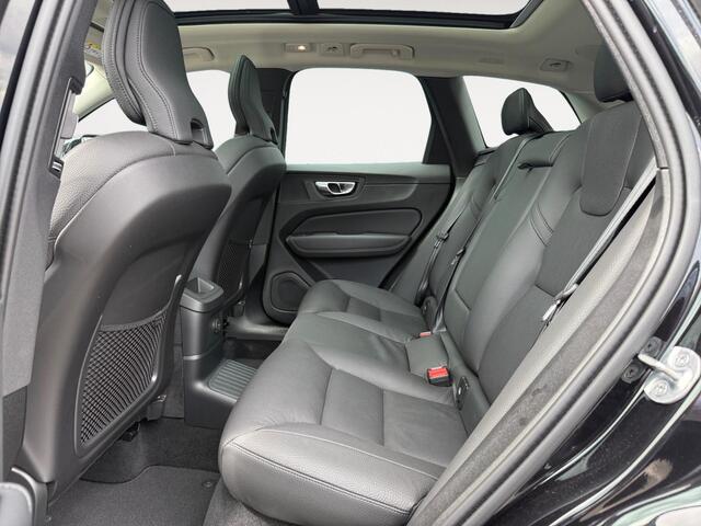 Volvo XC60 2.0 T6 Plug-in hybrid AWD Ultra Dark | Harman/Kardon Audio | Panoramadak | Trekhaak | Stoelverwarming |