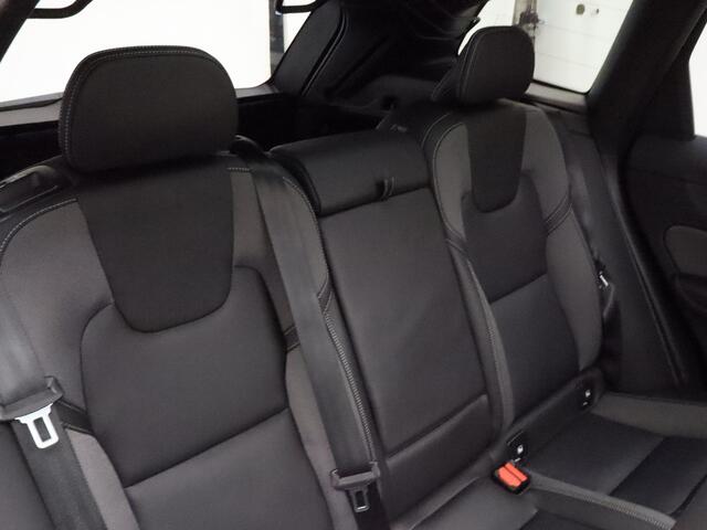 Volvo XC60 T8 455pk AWD Plus Dark / Panorama dak / Stoel/- en stuurverwarming / Camera rondom / Contourstoelen / Trekhaak /