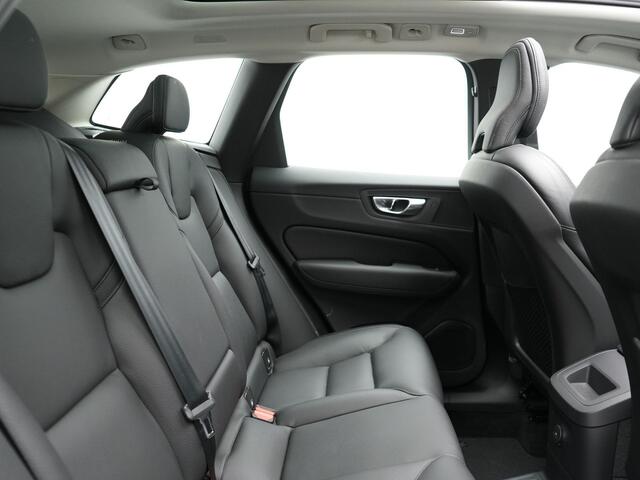 Volvo XC60 T8 AWD Inscription Long Range Plug In Hybrid 455pk Dealer O.H PHEV | Trekhaak Af Fabriek | Panodak | Adaptive Cruise | Lederen Sportstoelen Memory & Verwarmd | Stuur Verwarmd | Navigatie | Apple Carplay | DAB |