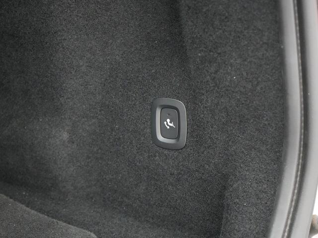 Volvo XC60 T8 AWD Inscription Long Range Plug In Hybrid 455pk Dealer O.H PHEV | Trekhaak Af Fabriek | Panodak | Adaptive Cruise | Lederen Sportstoelen Memory & Verwarmd | Stuur Verwarmd | Navigatie | Apple Carplay | DAB |