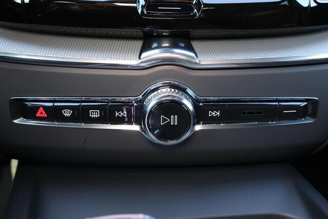 Volvo XC60 T6 Recharge AWD Ultra Black Edition - Luchtvering - Head-up display - Nappaleder - Voorstoelen elektr. verstelbaar met geheugen, ventilatie en massage - 360° camera - IntelliSafe Assist & Surround - 21" LMV - Panoramisch schuif-/kanteldak - Harman Kardon