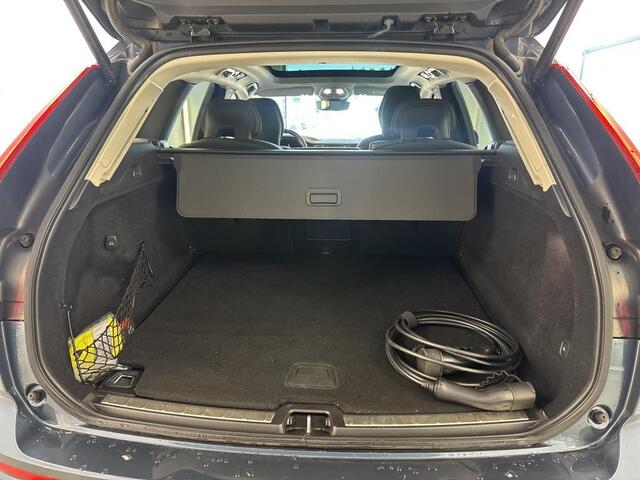 Volvo XC60 2.0 T6 Plug-in hybrid AWD Inscription Expression | Adaptieve Cruise Control | Panoramadak | Parkeercamera | Trekhaak | Stoel-/Stuurverwarming |