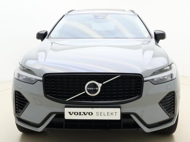 Volvo XC60 T6 350pk AWD Plus Dark / Luchtvering / Harman en Kardon audio / 21 inch velgen / Camera rondom / Panorama dak / Trekhaak /