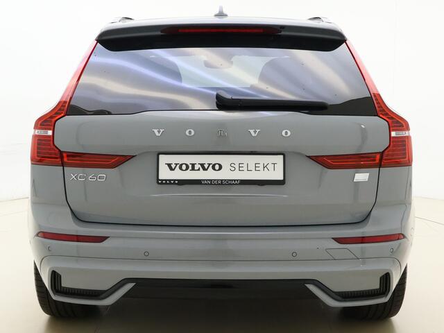 Volvo XC60 T6 350pk AWD Plus Dark / Luchtvering / Harman en Kardon audio / 21 inch velgen / Camera rondom / Panorama dak / Trekhaak /