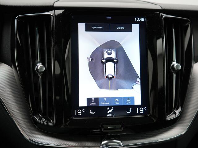 Volvo XC60 T8 Twin Engine AWD R-Design Plug in Hybrid 391pk PHEV | Trekhaak af Fabriek | Panodak | Pilot Assist | Adaptive Cruise | 360 Camera | Carplay | Keyless |
